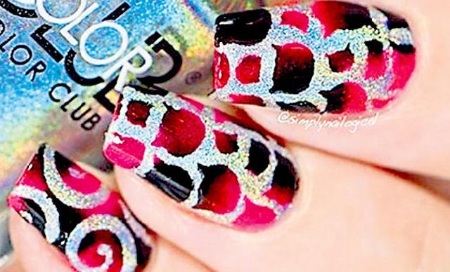 A nail stamping plate and your favourite nail shades are all you need. A nail stamping plate and your favourite nail shades are all you need.
