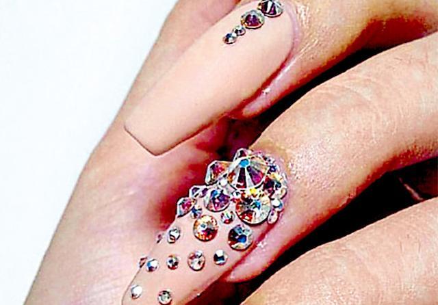 This party-perfect look can be nailed in a jiffy. Choose a light-coloured base for your nails and place rhinestones on wet paint. You can also mix tiny pearls in your artwork for an elgant look. This party-perfect look can be nailed in a jiffy. Choose a light-coloured base for your nails and place rhinestones on wet paint. You can also mix tiny pearls in your artwork for an elgant look.