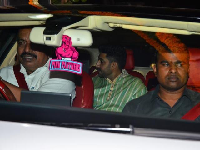 Abhishek Bachchan arrives for Akshay Kumar`s Diwali party in Mumbai on Nov 9, 2015. (IANS) Abhishek Bachchan arrives for Akshay Kumar`s Diwali party in Mumbai on Nov 9, 2015. (IANS)