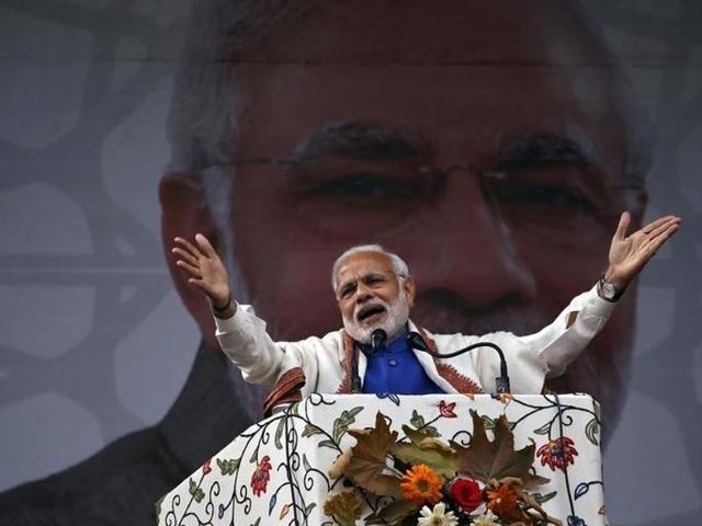 Prime Minister Narendra Modi addresses a rally in a cricket stadium in Srinagar.(Reuters)