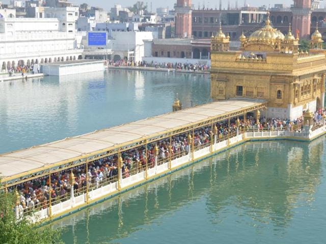 Devotees paying obeisance at Golden Temple on the occasion of Diwali festival in Amritsar on Wednesday . (Sameer Sehgal / HT)