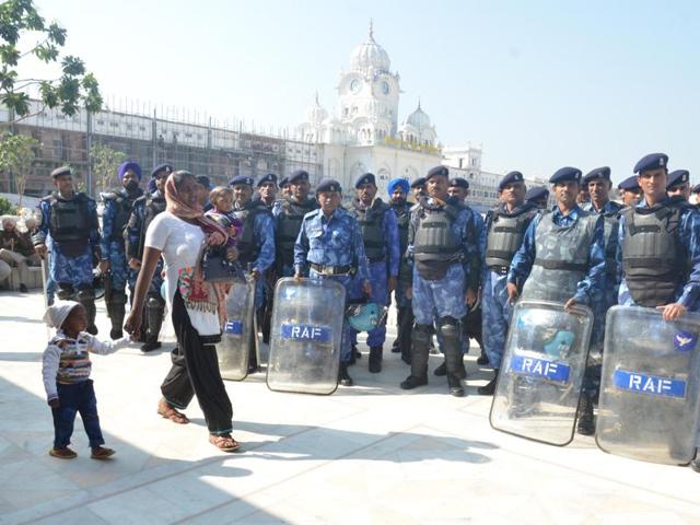 Rapid Action Force (RAF) personnel deployed outside the Golden Temple plaza in Amritsar on Wednesday. (Sameer Sehgal / HT)