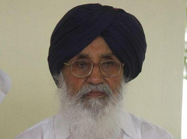 A SAD core committee meeting, presided over by chief minister Parkash Singh Badal, blamed the Congress for indirectly supporting the radicals’ latest move to declare a set of parallel Sikh head priests, including convicted and jailed terrorist Jagtar Singh Hawara as jathedar of Akal Takht.(HT File Photo)