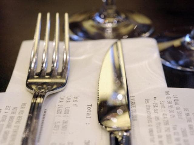 According to a senior government official, various complaints have been raised about these charges, which vary between restaurants. (AFP File Photo) According to a senior government official, various complaints have been raised about these charges, which vary between restaurants. (AFP File Photo)