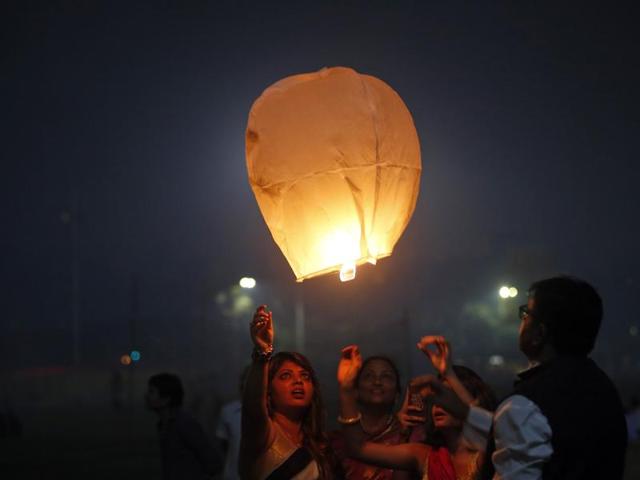 Revelers release a lantern to celebrate Diwali in Mumbai, India, Wednesday , Nov. 11, 2015. (AP)