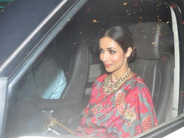 Malaika Arora Khan arrives to attend Amitabh Bachchan`s Diwali party on Nov 11, 2015. (IANS)