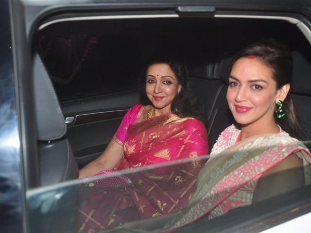Hema Malini and Esha arrive at Amitabh Bachchan`s Diwali party on Nov 11, 2015. (IANS)