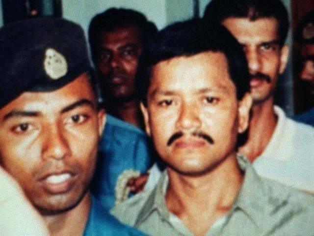 Indian rebel group United Liberation Front of Assam (Ulfa) leader Anup Kumar Chetia (2nd R) is handcuffed along with his two accomplices Babul Sharma (L) and Luxmi Prashad (C) as they arrive at a Bangladeshi court in Dhaka, 24 September, 2002. (AFP) Indian rebel group United Liberation Front of Assam (Ulfa) leader Anup Kumar Chetia (2nd R) is handcuffed along with his two accomplices Babul Sharma (L) and Luxmi Prashad (C) as they arrive at a Bangladeshi court in Dhaka, 24 September, 2002. (AFP)