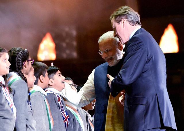 Prime Minister Narendra Modi with his UK counterpart David Cameron interact with school childrens at Wembley Stadium. (PTI) Prime Minister Narendra Modi with his UK counterpart David Cameron interact with school childrens at Wembley Stadium. (PTI)