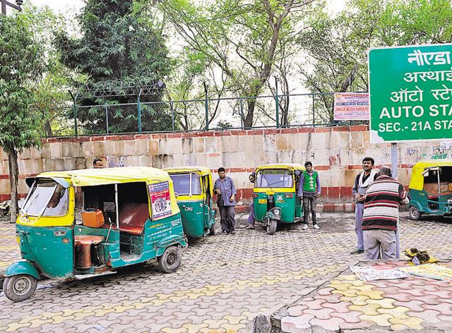 Autorickshaw drivers have refused to ply by meter till the fare is brought on a par with that in Delhi. (HT file photo)