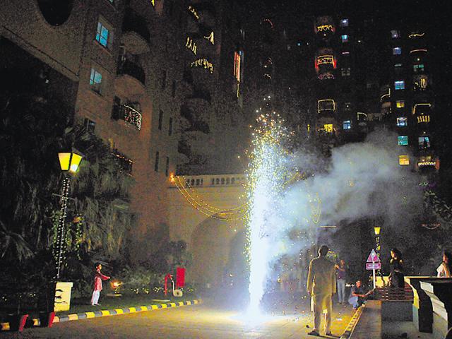 Most residents in New Gurgaon condominiums preferred a quiet Diwali, while a few at Hamilton Court in DLF Phase 4 burst firecrackers. (Parveen Kumar/HT Photo) Most residents in New Gurgaon condominiums preferred a quiet Diwali, while a few at Hamilton Court in DLF Phase 4 burst firecrackers. (Parveen Kumar/HT Photo)
