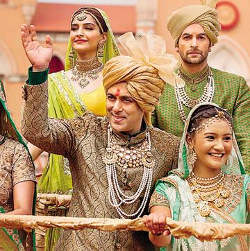 Neil Nitin Mukesh with Sonam Kapoor and Salman Khan in Prem Ratan Dhan Payo.