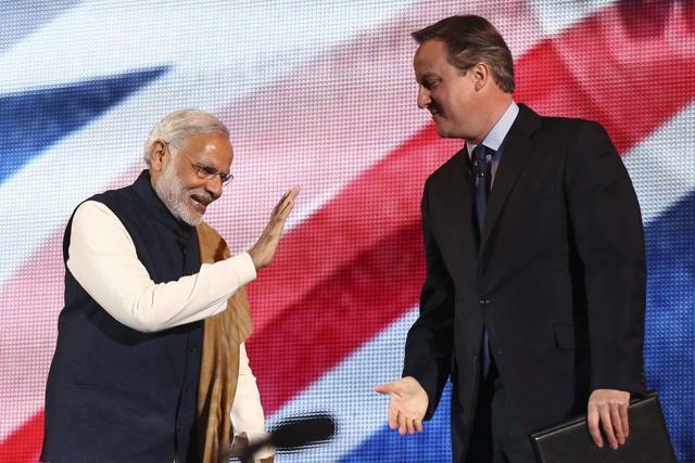 Prime Minister Narendra Modi (L) with his British counterpart David Cameron (R) after Cameron's speech on stage at Wembley Stadium in London. (AFP Photo) Prime Minister Narendra Modi (L) with his British counterpart David Cameron (R) after Cameron's speech on stage at Wembley Stadium in London. (AFP Photo)