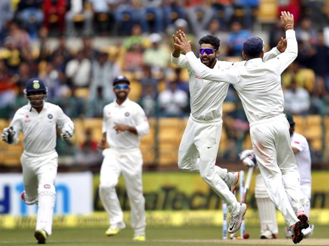 India’s Ravindra Jadeja and captain Virat Kohli celebrate the dismissal of South Africa’s Dean Elgar on the first day of the second Test at the M Chinnaswamy Stadium in Bengaluru on November 14, 2015. (Ajay Aggarwal/HT Photo)