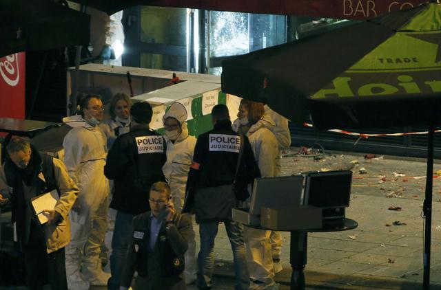 Investigators work outside a bar near the Stade de France where explosions were reported to have detonated outside the stadium during the France vs German friendly soccer match near Paris. (Reuters Photo) Investigators work outside a bar near the Stade de France where explosions were reported to have detonated outside the stadium during the France vs German friendly soccer match near Paris. (Reuters Photo)