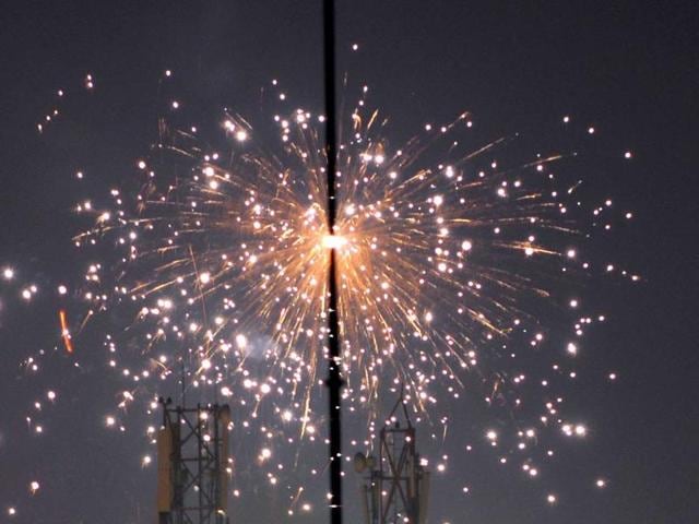 Fireworks on display on the occasion Of Diwali. (HT PHOTO) Fireworks on display on the occasion Of Diwali. (HT PHOTO)