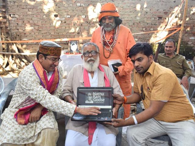 Leaders of a Hindu group launch Nathuram Godse’s website in Meerut.(Chahatram/ HT Photo)