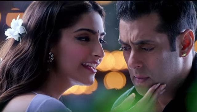 Sonam and Salman in Prem Ratan Dhan Payo. Sonam and Salman in Prem Ratan Dhan Payo.