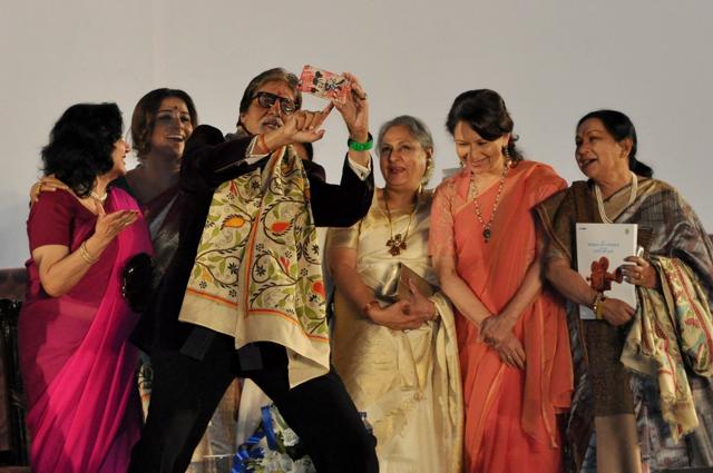 Height seems to be an impediment as Amitabh Bachchan tries to capture the Bengal tigresses. (IANS)