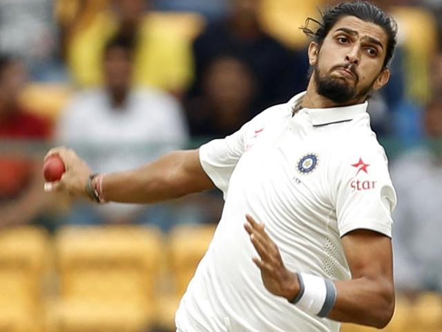 India’s Ishant Sharma in action during the second Test match between India and South Africa at M Chinnaswamy Stadium in Bengaluru on November 14, 2015.(Ajay Aggarwal/HT Photo)