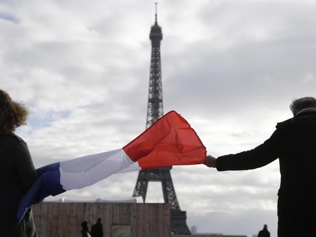 People observe a minute of silence at the Place de Trocadero in Paris on November 16, 2015. (AFP Photo) People observe a minute of silence at the Place de Trocadero in Paris on November 16, 2015. (AFP Photo)