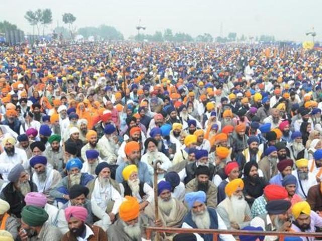 In no mood to let the issue die down, SAD president Sukhbir Badal on Monday asked the Congress to take action against its leaders “whose involvement in the event has been proven beyond doubt”.(HT Photo) In no mood to let the issue die down, SAD president Sukhbir Badal on Monday asked the Congress to take action against its leaders “whose involvement in the event has been proven beyond doubt”.(HT Photo)