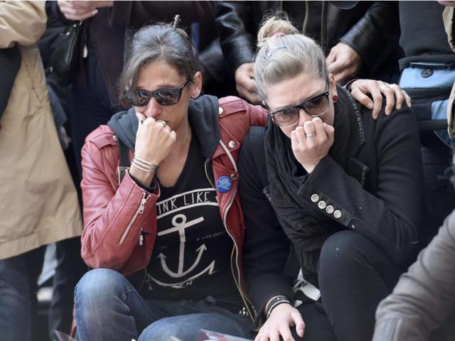 Women comfort each other in front of a memorial set-up along a police cordon close to the Bataclan concert hall on November 15, 2015, two days after a series of deadly attacks. (AFP Photo) Women comfort each other in front of a memorial set-up along a police cordon close to the Bataclan concert hall on November 15, 2015, two days after a series of deadly attacks. (AFP Photo)