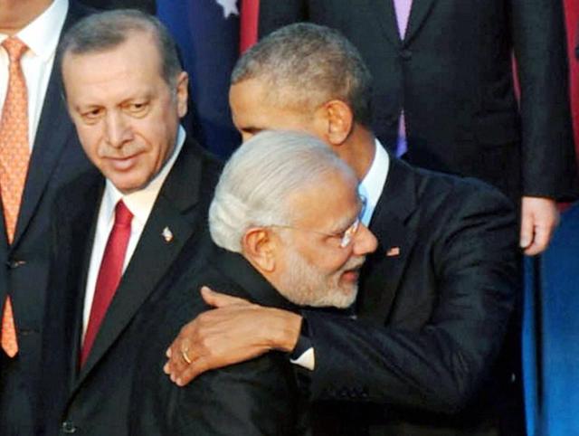 Turkish President Recep Tayyip Erdogan, right, talks with Prime Minister Narendra Modi, left, prior to their meeting at the G-20 Summit in Antalya, Turkey, Monday, Nov. 16, 2015.(AP Photo)