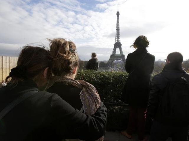 People observe a minute of silence at the Trocadero in front the Eiffel Tower to pay tribute to the victims of the series of deadly attacks on Friday in Paris. (REUTERS Photo) People observe a minute of silence at the Trocadero in front the Eiffel Tower to pay tribute to the victims of the series of deadly attacks on Friday in Paris. (REUTERS Photo)
