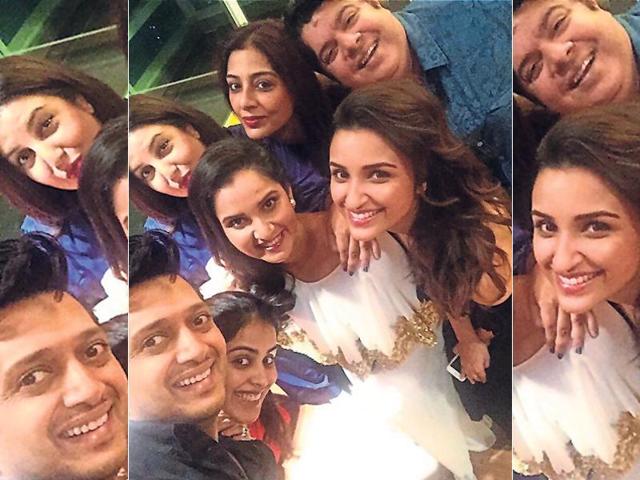 Bollywood stars cricketers and some of most famous faces celebrated Sania Mirza’s birthday. Filmmaker Farah Khan, actors Tabu, Ritiesh & Genelia Deshmukh and Parineeti Chopra take a group selfie with the birthday girl. (Instagram)