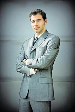 If you want a more modern look then choose a thin lapel. (ISTOCK)