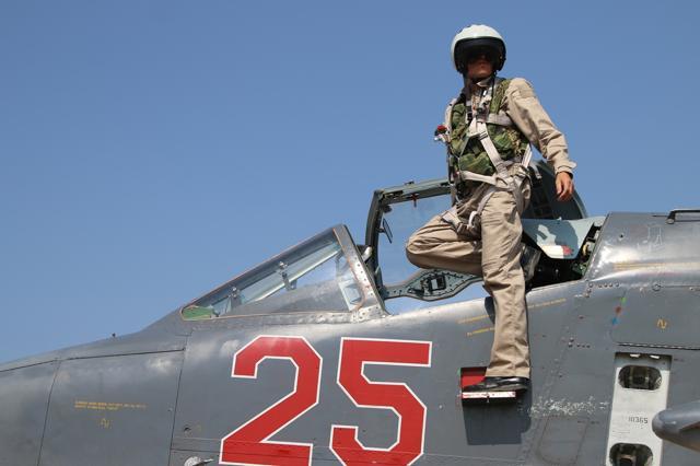 A file picture taken on October 3, 2015 shows a Russian army pilot leaving the cockpit of a Russian Sukhoi Su-25 ground attack aircraft at the Hmeimim airbase in the Syrian province of Latakia. (AFP) A file picture taken on October 3, 2015 shows a Russian army pilot leaving the cockpit of a Russian Sukhoi Su-25 ground attack aircraft at the Hmeimim airbase in the Syrian province of Latakia. (AFP)
