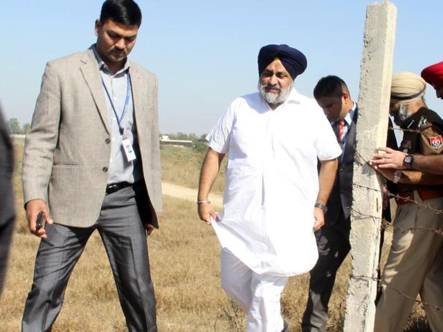 Along with a battery of senior police officers, he spent more than 90 minutes at the proposed rally site in Bathinda.(Sanjeev Kumar/HT Photo) Along with a battery of senior police officers, he spent more than 90 minutes at the proposed rally site in Bathinda.(Sanjeev Kumar/HT Photo)