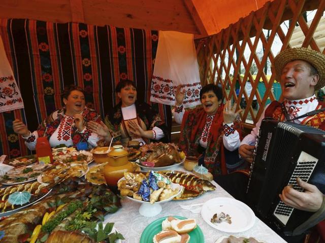 People dressed in national clothes sing songs during the harvest festival in Dyatlovo, Belarus. (REUTERS)