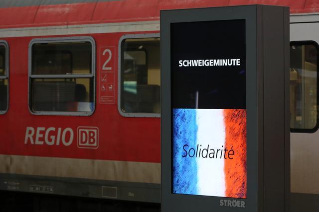 A French flag is seen during a minute's silence for victims of Paris attacks on November 16, 2015 at the train station in Hamburg. (AFP Photo) A French flag is seen during a minute's silence for victims of Paris attacks on November 16, 2015 at the train station in Hamburg. (AFP Photo)