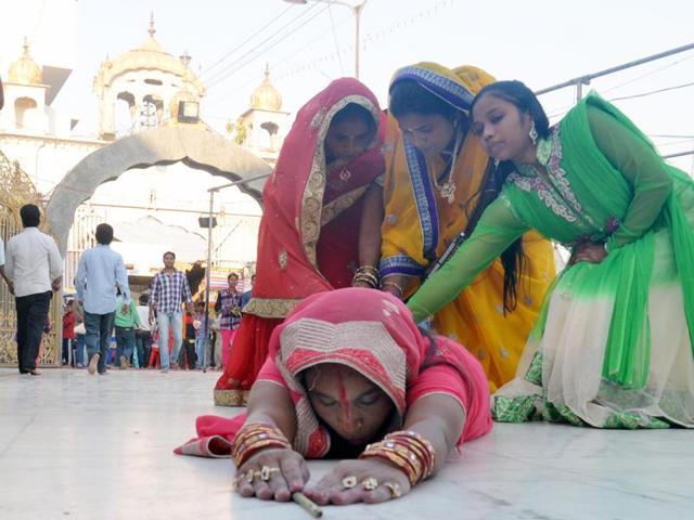 Devotees offering prayers at the Durgiana temple in Amritsar on Tuesday. (Sameer Sehgal/HT Photo)