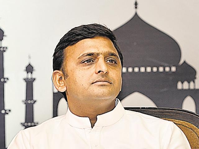 A day after mooting the idea, Akhilesh himself appeared on the back foot, saying he was himself “confused” about what he said.(Sushil Kumar/HT photo)