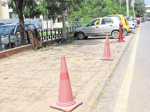 In Gurgaon, most of the service lanes are used as parking spots. Residents say this is because of lack of authorised parking space. (HT File Photo) In Gurgaon, most of the service lanes are used as parking spots. Residents say this is because of lack of authorised parking space. (HT File Photo)