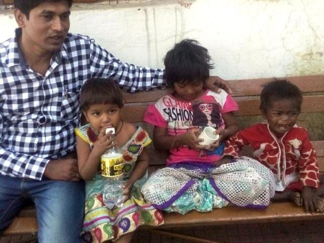 The three children who were abandoned by their parents in a train, at Mhow railway station on Monday. (HT photo) The three children who were abandoned by their parents in a train, at Mhow railway station on Monday. (HT photo)