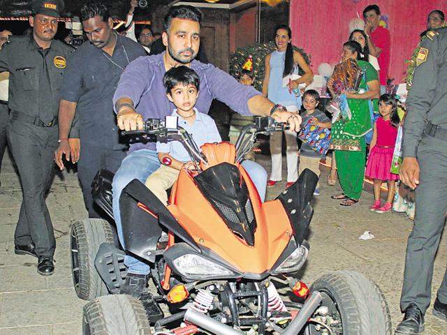 Raj Kundra with his son, Viaan Raj Kundra (Photo: Yogen Shah) 