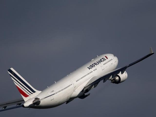 File photo of an Air France Airbus A320 aircraft taking off from the Charles de Gaulle International Airport in Roissy, near Paris. Two flights bound for Paris were diverted after reports of bomb threats emerged on Tuesday.(Reuters Photo) File photo of an Air France Airbus A320 aircraft taking off from the Charles de Gaulle International Airport in Roissy, near Paris. Two flights bound for Paris were diverted after reports of bomb threats emerged on Tuesday.(Reuters Photo)