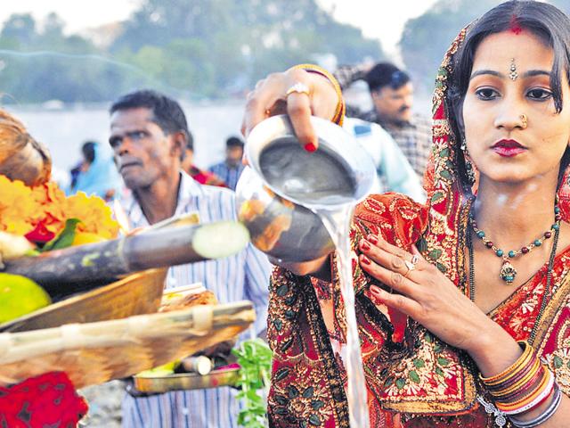 A Hindu devotee offering prayers during the Chhath festival in Jammu. The Chhath festival is widely celebrated in Eastern parts of the country and devotees pay obeisance to the sun. (Nitin Kanotra/HT Photo)