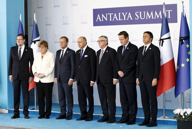 European Union leaders observe a minute of silence in memory of the victims of Paris attacks, at the Group of 20 (G20) leaders summit in the Mediterranean resort city of Antalya, Turkey. The leaders are (L-R) Spanish Prime Minister Mariano Rajoy, German Chancellor Angela Merkel, president of the European Council Donald Tusk, French foreign minister Laurent Fabius, European Commission president Jean-Claude Juncker, British Prime Minister David Cameron and Italian Prime Minister Matteo Renzi. (Reuters Photo) European Union leaders observe a minute of silence in memory of the victims of Paris attacks, at the Group of 20 (G20) leaders summit in the Mediterranean resort city of Antalya, Turkey. The leaders are (L-R) Spanish Prime Minister Mariano Rajoy, German Chancellor Angela Merkel, president of the European Council Donald Tusk, French foreign minister Laurent Fabius, European Commission president Jean-Claude Juncker, British Prime Minister David Cameron and Italian Prime Minister Matteo Renzi. (Reuters Photo)