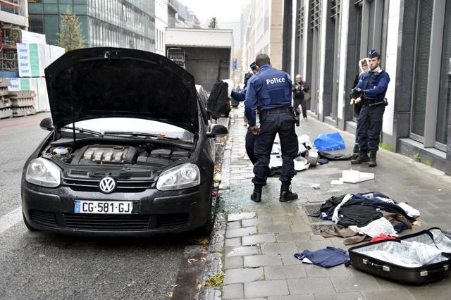 Police officers check a suspected car during an alert in Brussels, Belgium, following the deadly attacks in Paris. (Reuters Photo) Police officers check a suspected car during an alert in Brussels, Belgium, following the deadly attacks in Paris. (Reuters Photo)
