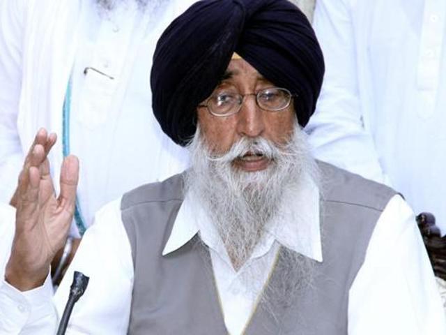 Simranjit singh Mann approached the HC seeking direction to the state government to take action against the Amritsar DC and SSP besides other police officials for “abducting him and misbehaving” with him.(HT Photo) Simranjit singh Mann approached the HC seeking direction to the state government to take action against the Amritsar DC and SSP besides other police officials for “abducting him and misbehaving” with him.(HT Photo)