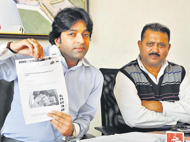 Former chief minister Prem Kumar Dhumal’s son and HPCA vice president Arun Dhumal addressing a press conference in Dharamsala on Thursday.(Shyam Sharma/HT Photo) Former chief minister Prem Kumar Dhumal’s son and HPCA vice president Arun Dhumal addressing a press conference in Dharamsala on Thursday.(Shyam Sharma/HT Photo)