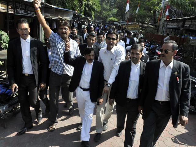 Members of District Bar Association protest murder of the Mhow lawyer, in Indore on Thursday. (Arun Mondhe/HT photo) Members of District Bar Association protest murder of the Mhow lawyer, in Indore on Thursday. (Arun Mondhe/HT photo)