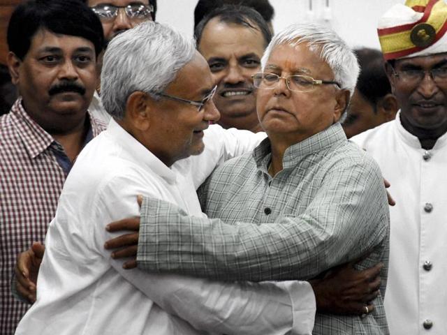 Nitish Kumar and Lalu Prasad show victory sign after Mahagathbandhan's (Grand Alliance) victory in Bihar assembly elections at RJD office in Patna.(PTI Photo) Nitish Kumar and Lalu Prasad show victory sign after Mahagathbandhan's (Grand Alliance) victory in Bihar assembly elections at RJD office in Patna.(PTI Photo)