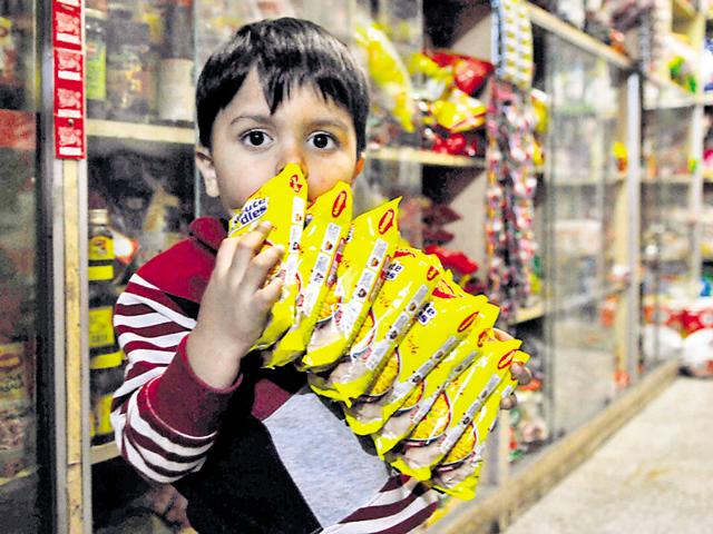 Shopkeepers across Gurgaon said residents were crowding stores asking for Maggi. (Abhinav Saha/HT Photo) Shopkeepers across Gurgaon said residents were crowding stores asking for Maggi. (Abhinav Saha/HT Photo)