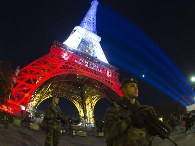 A French soldier enforcing the Vigipirate plan, France's national security alert system. (AFP Photo) A French soldier enforcing the Vigipirate plan, France's national security alert system. (AFP Photo)